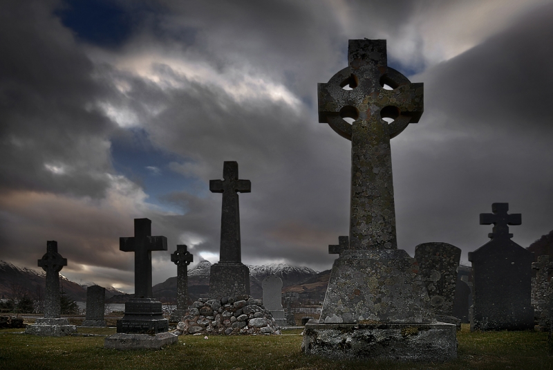 The-graveyard-of-St-Johns-Episcopal-Church-Ballachulish-2_.jpg